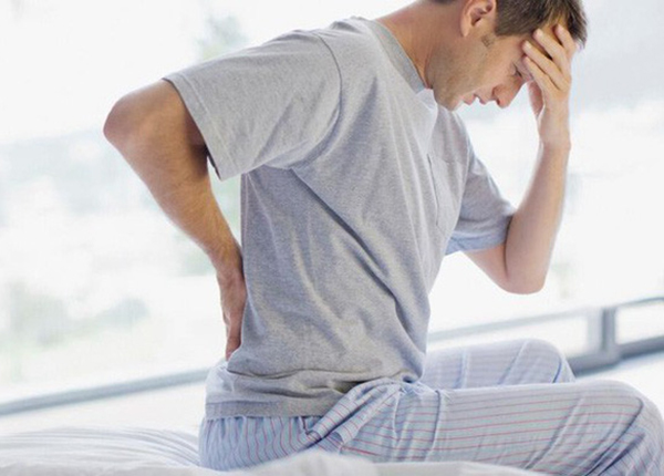 Đau lưng là triệu chứng phổ biến mà ai cũng gặp một vài lần trong đời