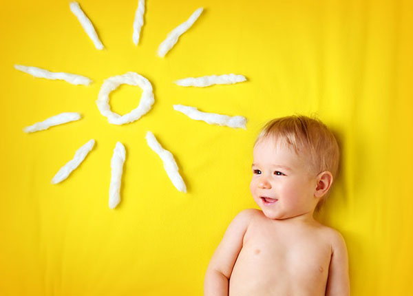 Cần tắm nắng đúng cách để phòng thiếu vitamin D